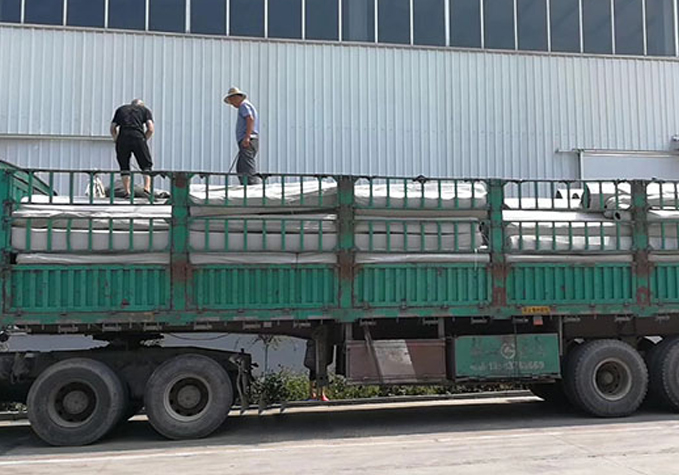 玻纖土工格柵倉庫裝車